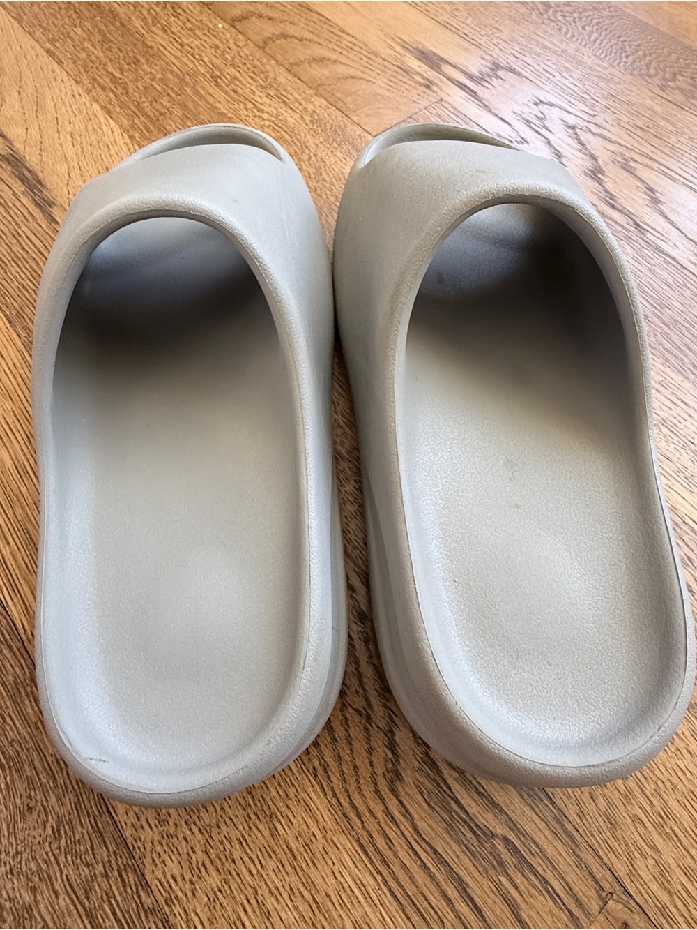 Yeezy Slides in Gray Size Men’s 9 - Picture 11 of 11